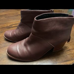 Tom leather booties